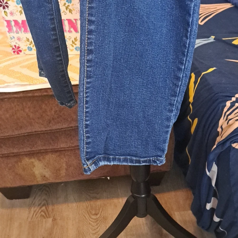 DISTRESSED JEANS - Picture 3 of 7